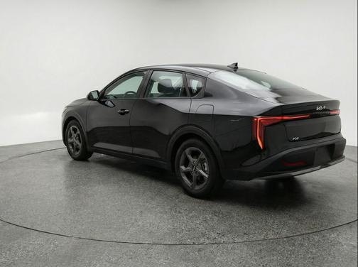 Aurora Black Pearl 2025 Kia K4 LXS