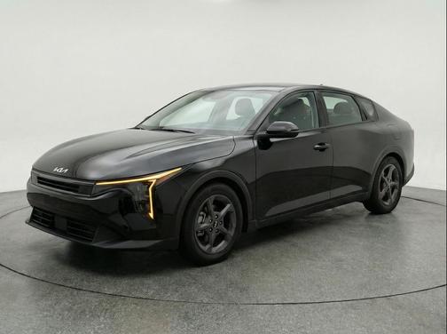 Aurora Black Pearl 2025 Kia K4 LXS