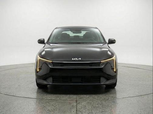 Aurora Black Pearl 2025 Kia K4 LXS