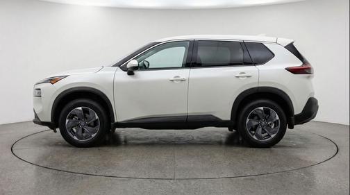 Everest White Pearl Tricoat 2025 Nissan Rogue SV