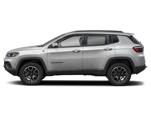 Silver Zynith Metallic Clearcoat 2025 Jeep Compass Trailhawk
