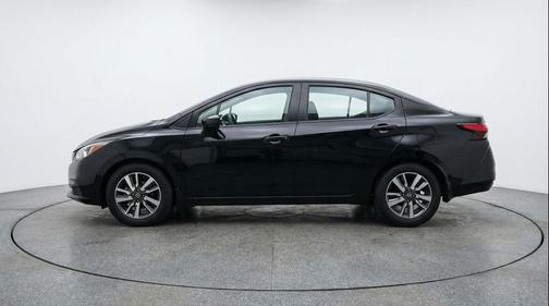 Super Black 2025 Nissan Versa 1.6 SV