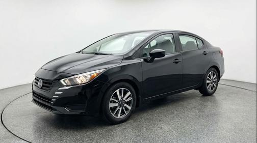 Super Black 2025 Nissan Versa 1.6 SV