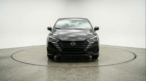 Super Black 2025 Nissan Versa 1.6 SV