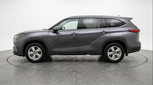 Magnetic Gray Metallic 2025 Toyota Highlander LE