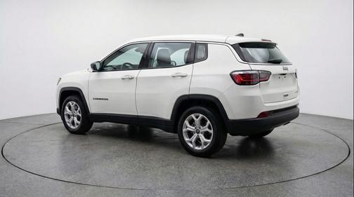 Bright White Clearcoat 2025 Jeep Compass Latitude