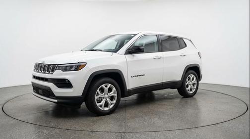 Bright White Clearcoat 2025 Jeep Compass Latitude