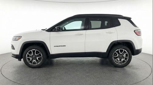 Bright White Clearcoat 2025 Jeep Compass Trailhawk