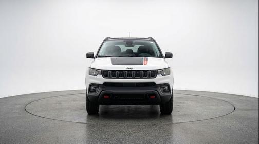 Bright White Clearcoat 2025 Jeep Compass Trailhawk