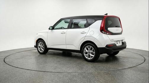 Snow White Pearl 2025 Kia Soul LX