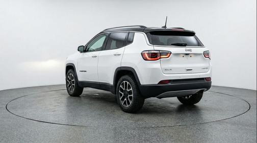 Bright White Clearcoat 2025 Jeep Compass Trailhawk