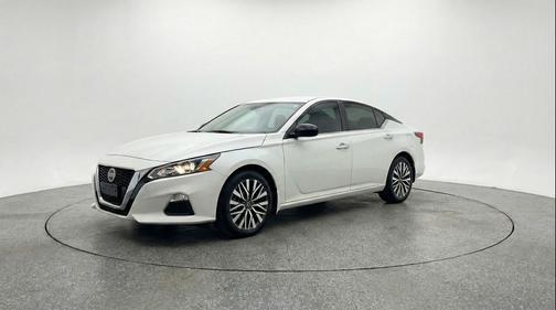 2025 Nissan Altima SV FWD