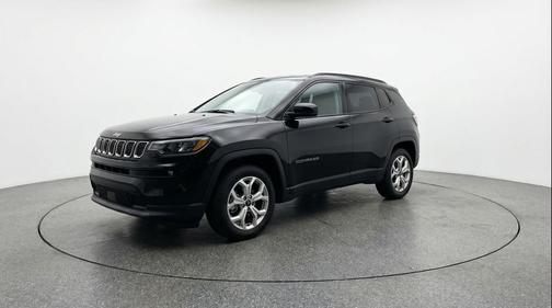 Diamond Black Crystal Pearlcoat 2025 Jeep Compass Latitude