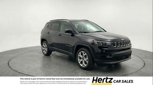 Diamond Black Crystal Pearlcoat 2025 Jeep Compass Latitude