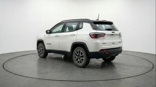 Bright White Clearcoat 2025 Jeep Compass Trailhawk