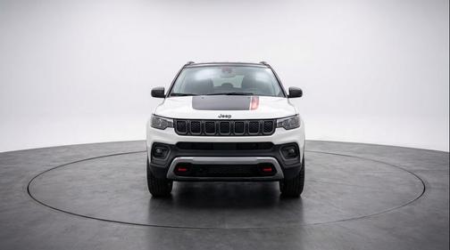 Bright White Clearcoat 2025 Jeep Compass Trailhawk