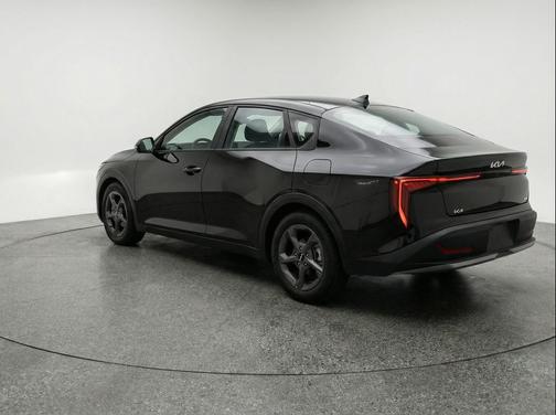 Aurora Black Pearl 2025 Kia K4 LXS