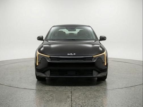 Aurora Black Pearl 2025 Kia K4 LXS