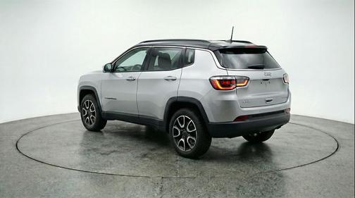 Silver Zynith Metallic Clearcoat 2025 Jeep Compass Trailhawk