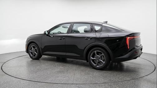 Aurora Black Pearl 2026 Kia K4 LXS