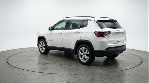 Bright White Clearcoat 2025 Jeep Compass Latitude