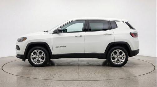 Bright White Clearcoat 2025 Jeep Compass Latitude