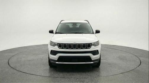 Bright White Clearcoat 2025 Jeep Compass Latitude