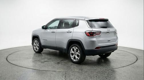 Silver Zynith Metallic Clearcoat 2025 Jeep Compass Latitude