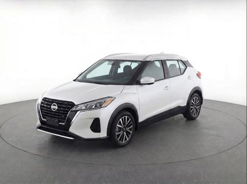 Aspen White Tricoat 2024 Nissan Kicks SV