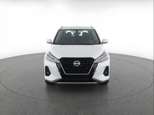 Aspen White Tricoat 2024 Nissan Kicks SV