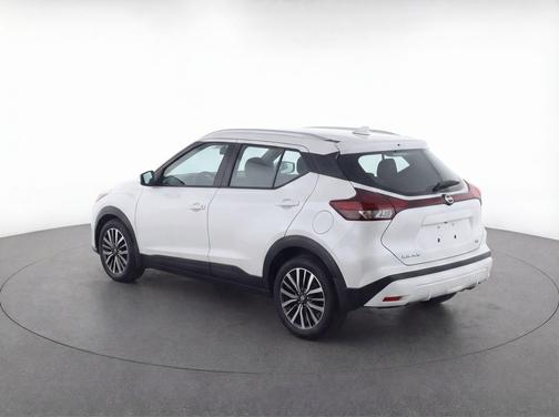 Aspen White Tricoat 2024 Nissan Kicks SV