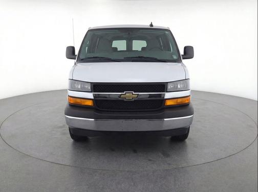 Summit White 2025 Chevrolet Express 3500 RWD 3500 Extended Wheelbase LT