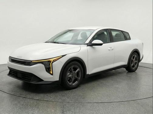 Snow White Pearl 2025 Kia K4 LXS