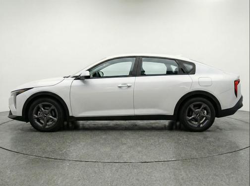 Snow White Pearl 2025 Kia K4 LXS