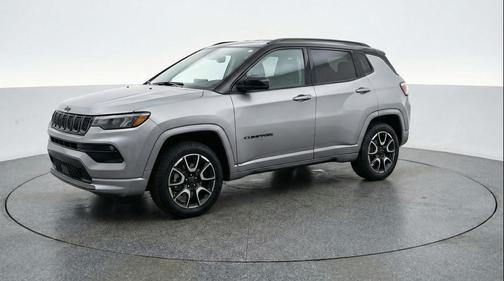Silver Zynith Metallic Clearcoat 2025 Jeep Compass Trailhawk