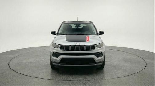 Silver Zynith Metallic Clearcoat 2025 Jeep Compass Trailhawk