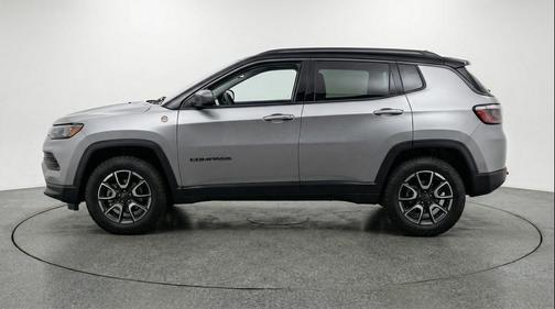 Silver Zynith Metallic Clearcoat 2025 Jeep Compass Trailhawk