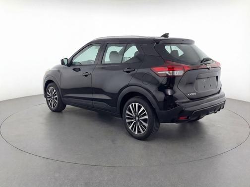Super Black 2024 Nissan Kicks SV