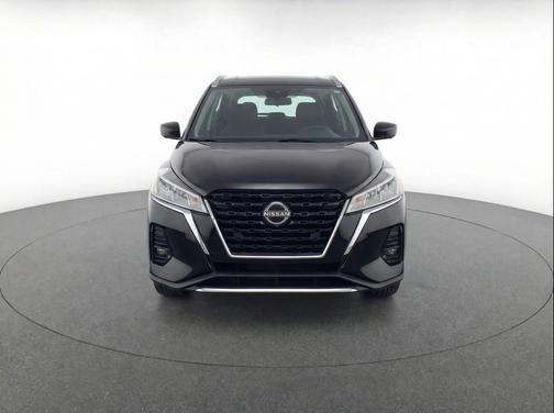 Super Black 2024 Nissan Kicks SV