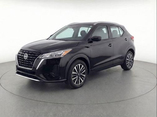 Super Black 2024 Nissan Kicks SV