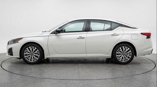 Glacier White 2025 Nissan Altima SV FWD