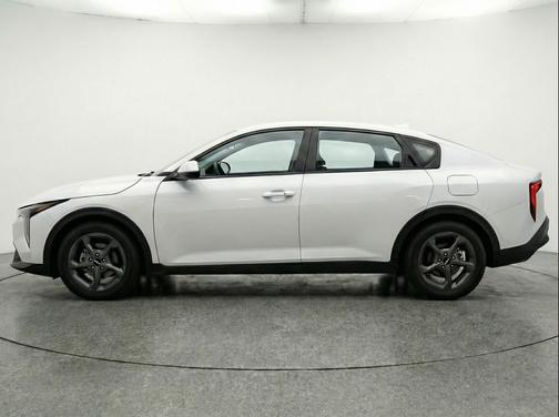 Snow White Pearl 2025 Kia K4 LXS