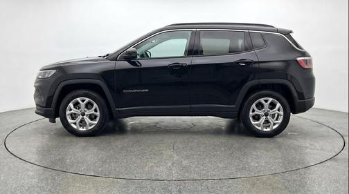 Diamond Black Crystal Pearlcoat 2025 Jeep Compass Latitude