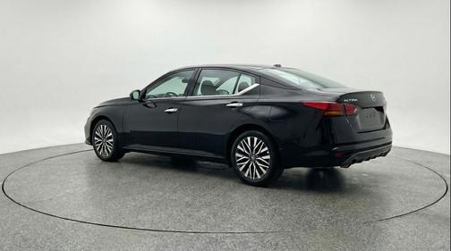 Super Black 2025 Nissan Altima SV FWD