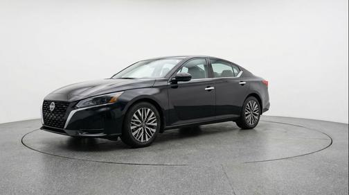 Super Black 2025 Nissan Altima SV FWD