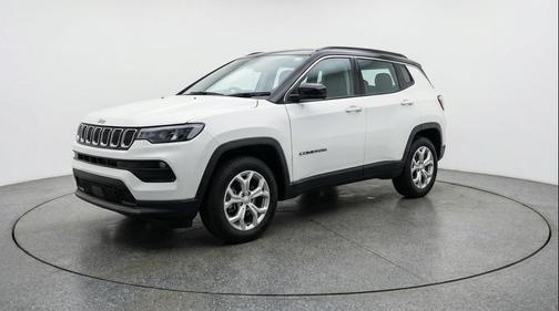 Bright White Clearcoat 2025 Jeep Compass Latitude