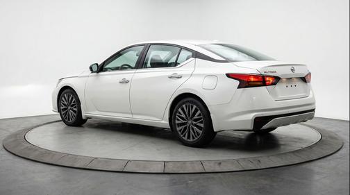 Glacier White 2025 Nissan Altima SV FWD