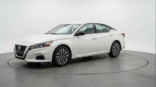 Glacier White 2025 Nissan Altima SV FWD
