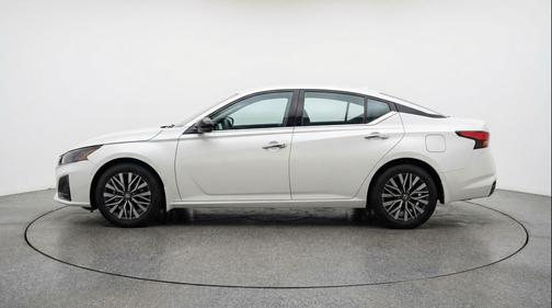 Glacier White 2025 Nissan Altima SV FWD