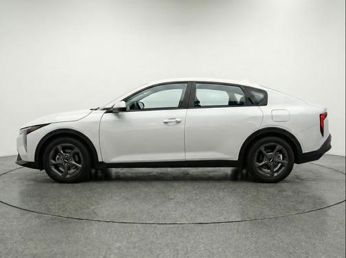 Snow White Pearl 2025 Kia K4 LXS